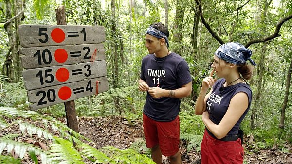 Bei der Schatzsuche stehen Alessia Herren und Timur Ülker vor einer kniffligen Herausforderung. - © --/RTL/dpa