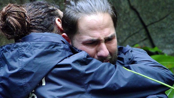 Warum haben so wenige Zuschauer für ihn angerufen? Lilly Becker gibt sich Mühe, den zweifelnden Maurice Dziwak zu trösten. - © --/RTL/dpa