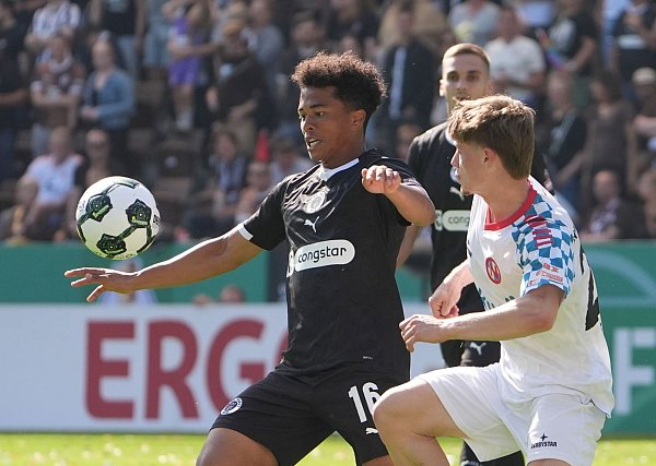 Einer der auffälligsten St. Pauli-Spieler: Neuzugang Joel Chima Fujita - © Marcus Brandt/dpa