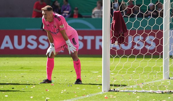 Brachte den FC St. Pauli zur Verzweiflung: Norderstedts Torwart Lars Huxsohl - © Marcus Brandt/dpa