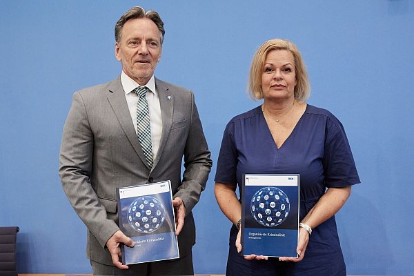 Der durch kriminelle Banden entstandene Schaden erreichte 2023 einen neuen Höchststand im Vergleich zu den vergangenen zehn Berichtsjahren. - © Jörg Carstensen/dpa