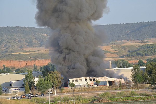 Die Ursache des Unglücks in der Batteriefabrik war zunächst unbekannt. - © Rafael Martín/EUROPA PRESS/dpa