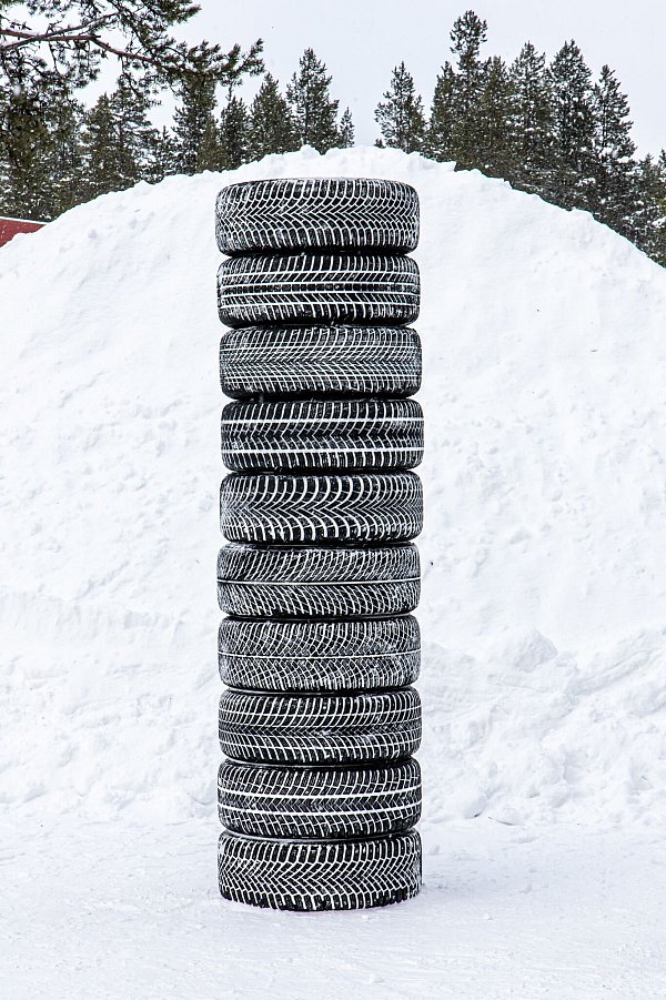10 Winterreifen in der Dimension 245/45 R19 haben die Tester unter die Lupe genommen. - © GTÜ/dpa-tmn