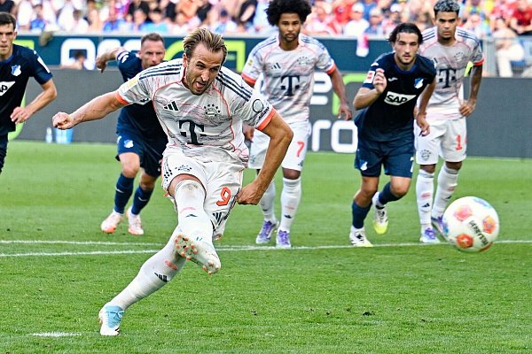 Makellos vom Punkt: Auch seinen 18. Bundesliga-Elfmeter verwandelt Harry Kane. - © Uwe Anspach/dpa