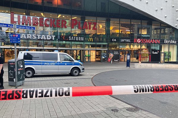 Nach dieser und weiteren Bombendrohungen durchsuchte die Polizei Wohnungen in Nordrhein-Westfalen, Niedersachsen, Hessen und Sachsen-Anhalt. (Archivbild) - © Florentine Dame/dpa