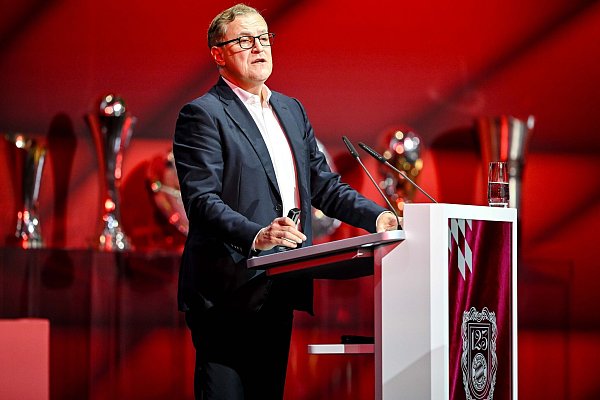 Vorstandschef Jan-Christian Dreesen verkündete wieder gute Finanzzahlen. - © Harry Langer/dpa