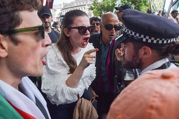 Teilweise soll es zu aggressivem Verhalten gegenüber Polizisten gekommen sein. - © Vuk Valcic/ZUMA Press Wire/dpa