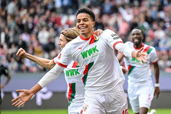 Noahkai Banks bejubelt sein erstes Bundesliga-Tor. - © Harry Langer/dpa