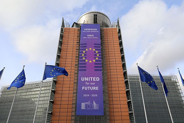Viel Arbeit im Zollstreit: Die EU-Kommission ist für Handelspolitik zuständig. (Archivbild) - © Meng Dingbo/XinHua/dpa