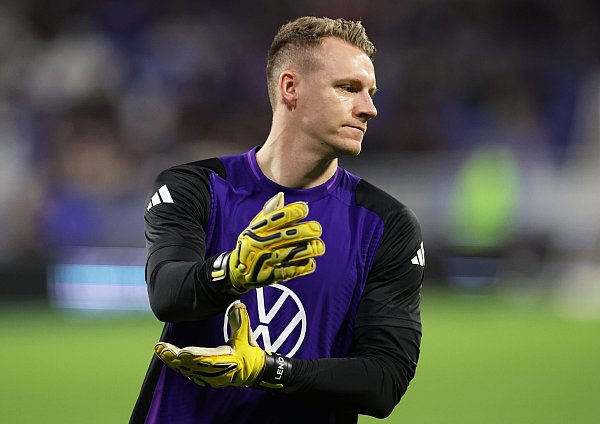 Bernd Leno hat sich bei Bundestrainer Julian Nagelsmann ins Abseits manövriert. - © Christian Charisius/dpa