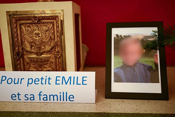 Vor knapp einem Jahr hatte eine Spaziergängerin den Schädel von Émile gefunden. - © Christophe Simon/AFP/dpa