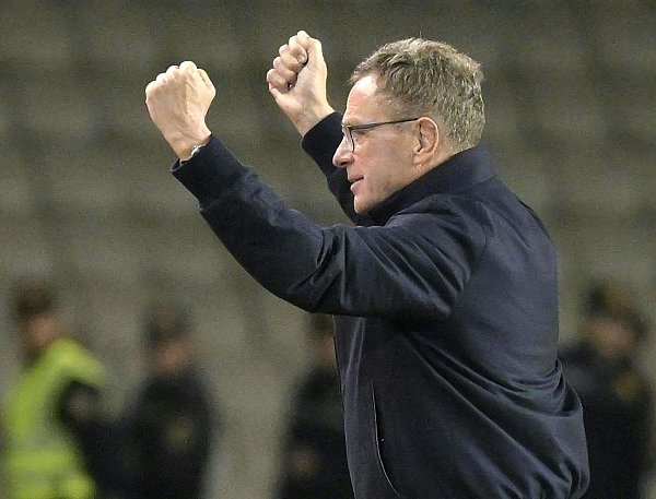 Österreich und Trainer Rangnick haben sich für die Europameisterschaft in Deutschland qualifiziert. - © Robert Jaeger/APA/dpa