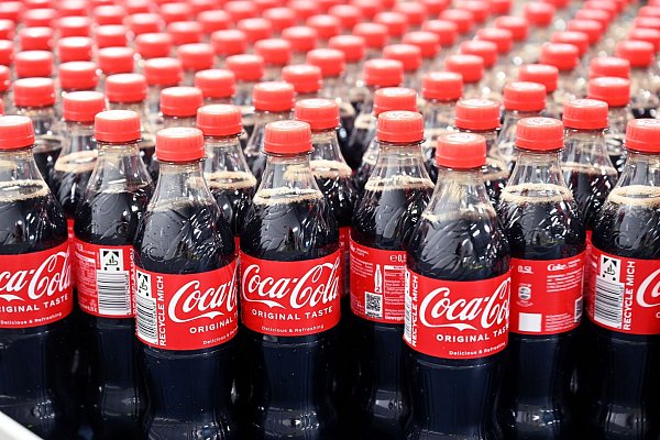 Produkte von Coca-Cola werden bei den Aktionen besonders häufig reduziert und beworben. (Symbolbild) - © Uli Deck/dpa