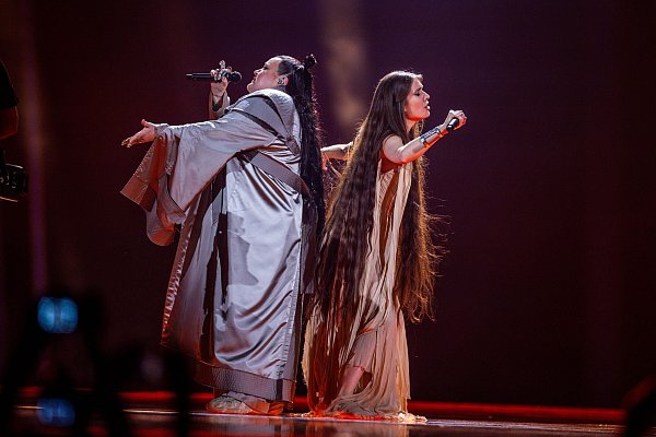 Alyona Alyona & Jerry Heil aus der Ukraine singen "Teresa & Maria". - © Jens Büttner/dpa