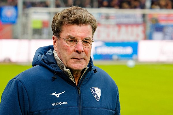Bochums Hoffnungsträger: Trainer Dieter Hecking. - © Frank Molter/dpa