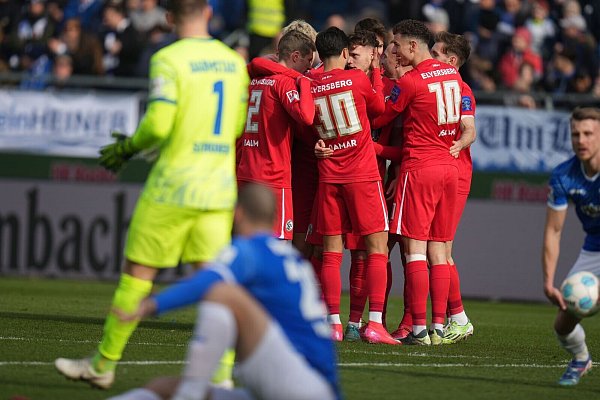 Darmstadt muss das Führungstor von Elversberg hinnehmen. - © Thomas Frey/dpa