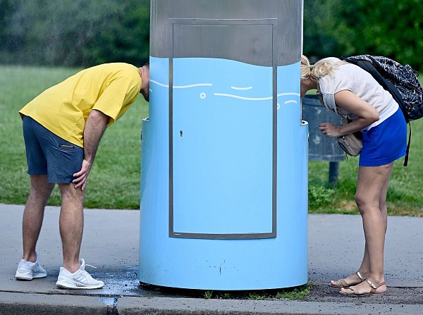 Zu wenig Trinken ist besonders bei Älteren ein enormer Risikofaktor - © Roland Schlager/APA/dpa