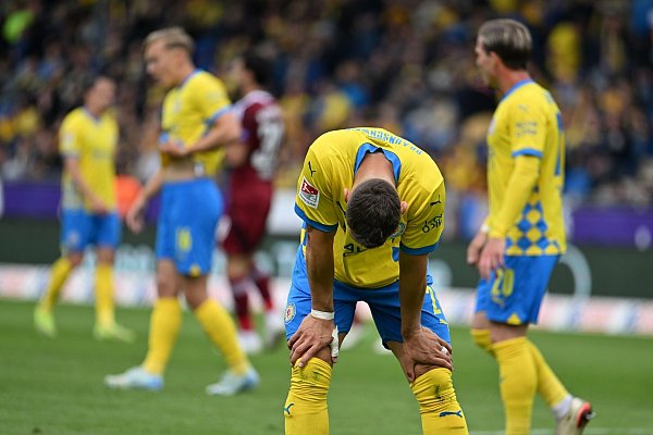 Vorgeführt: Braunschweig muss in die Relegation. - © Swen Pförtner/dpa