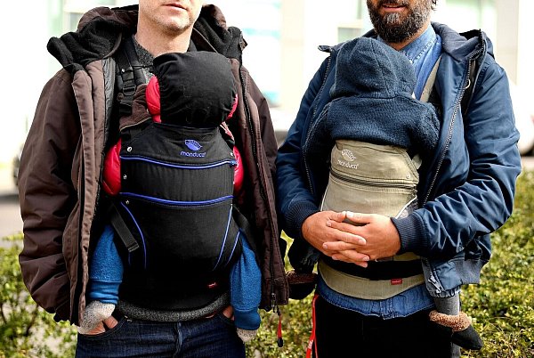 Weniger Testosteron, mehr Nähe: Väter, die sich kümmern, haben oft bessere Beziehungen, und fördern das Wohlbefinden der ganzen Familie. - © Britta Pedersen/dpa-Zentralbild/dpa-tmn