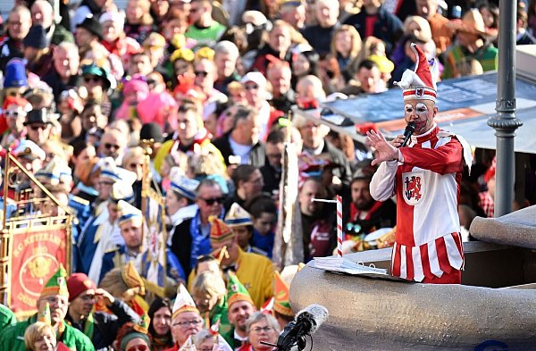 In Düsseldorf erwachte um 11.11 Uhr der Hoppeditz zum Leben. - © Federico Gambarini/dpa