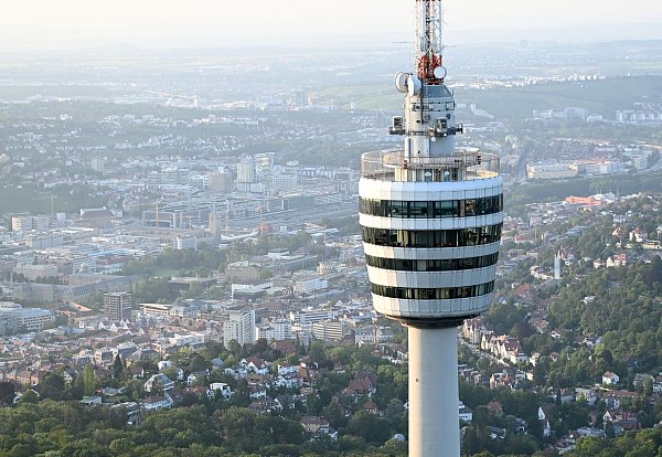 In Stuttgart steigen die Immobilienpreise vergleichsweise moderat - aber von hohem Niveau aus (Archivbild) - © Bernd Weißbrod/dpa
