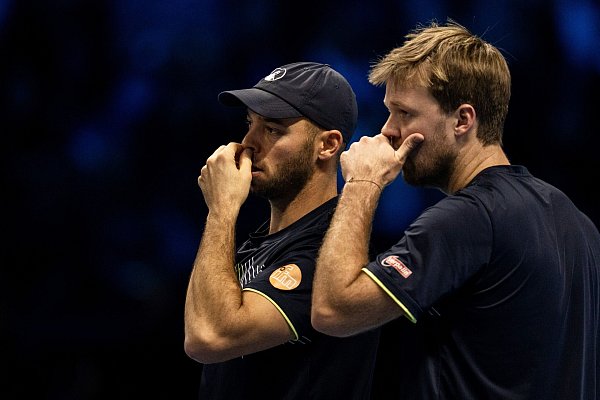 Tim Pütz (l) und Kevin Krawietz (r) stehen im Endspiel des Tennis-Saisonfinals. - © Marco Alpozzi/LaPresse via ZUMA Press/dpa
