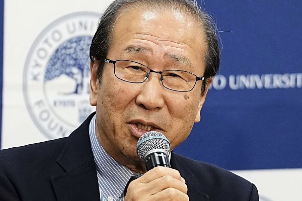 Susumu Kitagawa spricht während einer Pressekonferenz an der Universität in Kyoto - nachdem er für den Nobelpreis für Chemie gekürt worden war. - © Ren Onuma/Kyodo News/AP/dpa