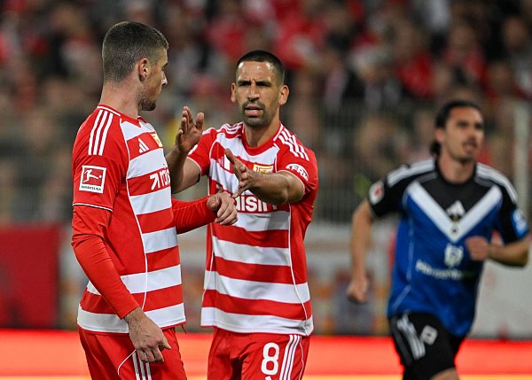Rani Khedira (m.) organisiert das Union-Spiel. - © Soeren Stache/dpa