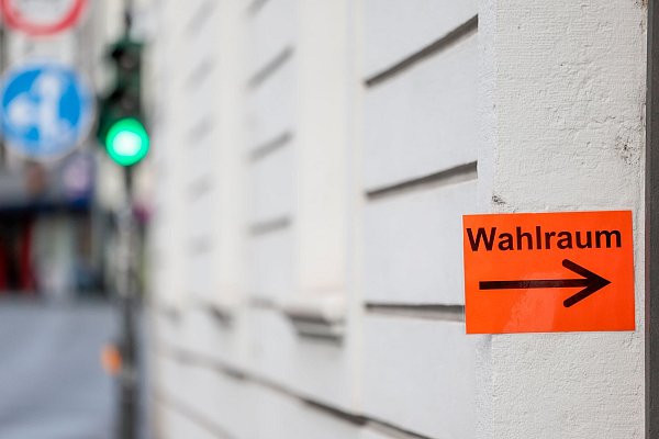 Wahlen in Nordrhein-Westfalen werden stets mit besonders großer Spannung beobachtet: Wie verschieben sich die Gewichte zwischen den Parteien? - © Thomas Banneyer/dpa