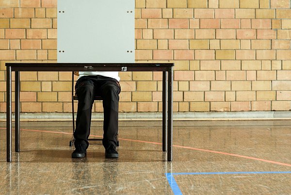Wahlen in NRW haben immer ein besonderes Gewicht - immerhin können hier selbst auf kommunaler Ebene fast 14 Millionen Bürger abstimmen. - © Christoph Reichwein/dpa