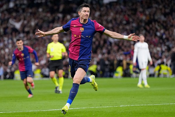 Robert Lewandowski erzielte die ersten beiden Tore gegen Real. - © Manu Fernandez/AP