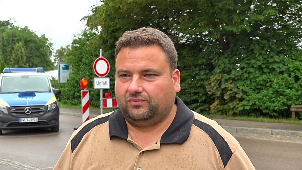 Landwirt Johannes Figel war als einer der Ersten vor Ort. - © Jason Tschepljakow/dpa