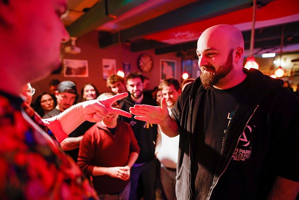 In verschiedenen Runden geht es um den Sieg. - © Thomas Banneyer/dpa