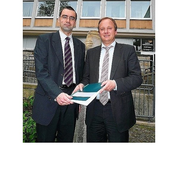 Heiko Pech (r.) und Dr. Heiko Schuh stellten gestern das Konzept des Beraterbüros "Rödel & Partner" vor. - © FOTO: HANS-HERMANN IGGES