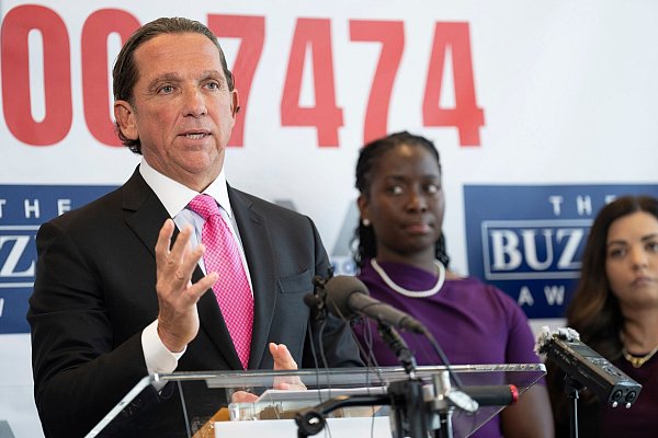 Anwalt Tony Buzbee vertritt Dutzende Männer und Frauen mit Anschuldigungen gegen Sean Diddy Combs. (Archivbild) - © Elizabeth Conley/Houston Chronicle/AP/dpa
