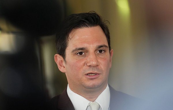 Anwalt Philip von der Meden traf den heutigen Zeugen zum Mittagessen. - © Marcus Brandt/dpa