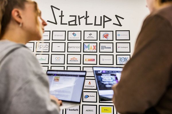 Start-ups in Europa wachsen, ringen aber mit Bürokratie. (Archivbild) - © Oliver Berg/dpa