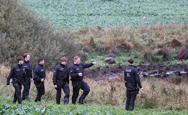 Die Polizei sucht weiter nach Hinweisen, die zur Aufklärung des Todes eines Kindes führen. - © Bernd Wüstneck/dpa