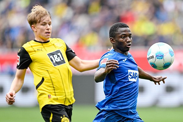 Entdeckt durch KI: Hoffenheims Bazoumana Touré (r.) - © Uwe Anspach/dpa
