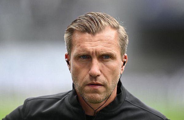 Auch Frankfurts Sportvorstand Markus Krösche sieht den Ausschluss der Eintracht-Fans kritisch. (Archivbild) - © Arne Dedert/dpa