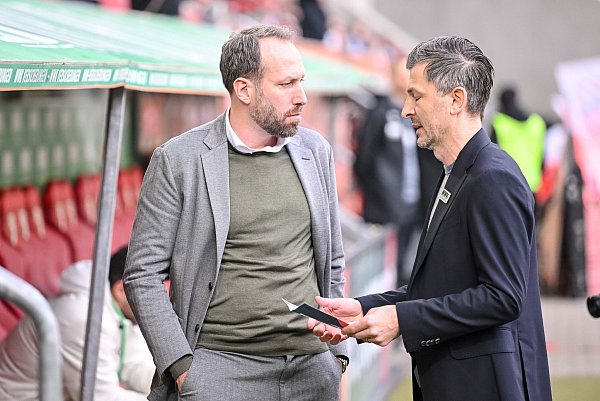 Sportdirektor Marinko Jurendic (r) hat nicht mehr das Vertrauen von Geschäftsführer Michael Ströll (l). - © Harry Langer/dpa