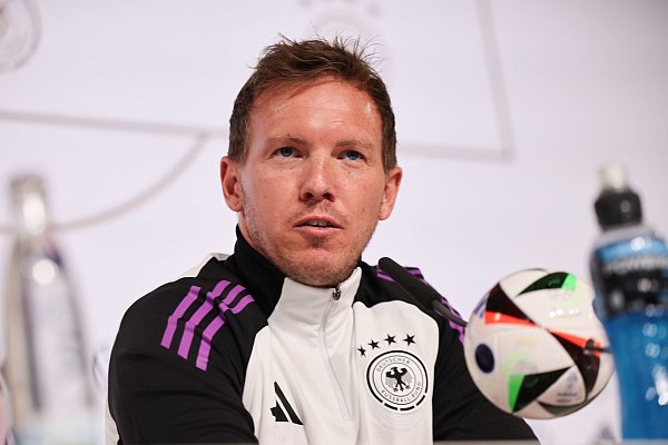 Bundestrainer Julian Nagelsmann bei der Pressekonferenz in Blankenhain. - © Christian Charisius/dpa