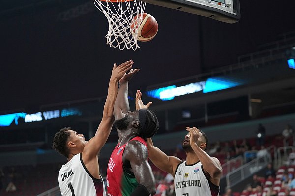Deutschlands Basketballer hatten mit Portugal mehr Mühe als erwartet. - © Sergei Grits/AP/dpa