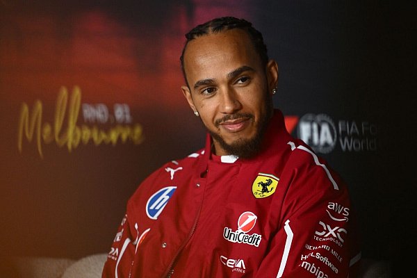 Der Rekordweltmeister im Ferrari-Outfit: Lewis Hamilton. - © Joel Carrett/AAP/dpa