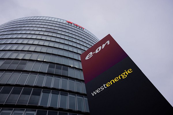 Eon ist Deutschlands größter Verteilnetzbetreiber mit einem Anteil von fast einem Drittel. Eon ist auch einer der größten Ladesäulenbetreiber. - © Rolf Vennenbernd/dpa
