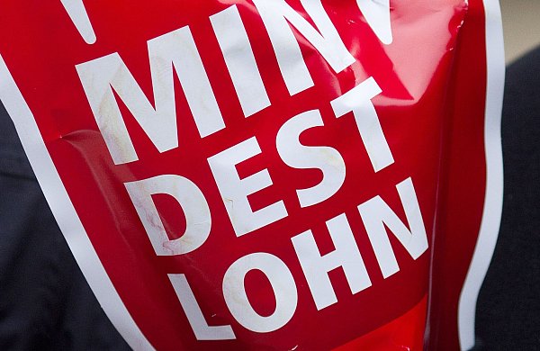 Gewerkschaften hatten für höhere Mindestlöhne demonstriert. - © Jens Wolf/dpa