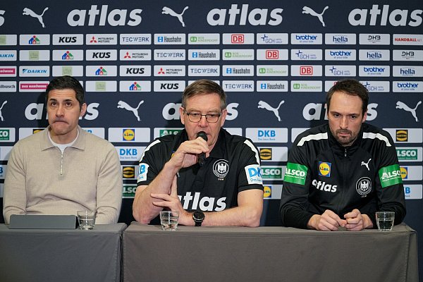 Alfred Gislason will trotz des vorzeitigen WM-Scheiterns als Bundestrainer weitermachen. - © Soeren Stache/dpa