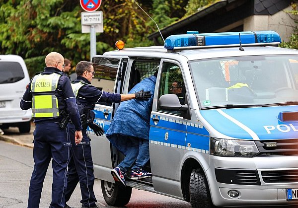 Die Kinder der Frau waren vorläufig festgenommen worden. - © Alex Talash/dpa