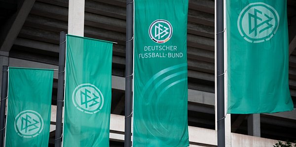 Das Präsidium des Deutschen Fußball-Bundes steht geschlossen hinter der WM-Bewerbung Saudi-Arabiens für 2034. - © Fabian Strauch/dpa