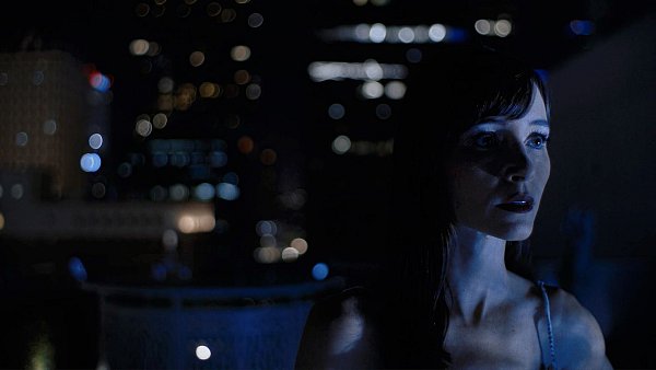 Das Geschehen in «Immortality» wird von echten Schauspielern in voraufgezeichneten Videos dargestellt. - © Half Mermaid/dpa-tmn